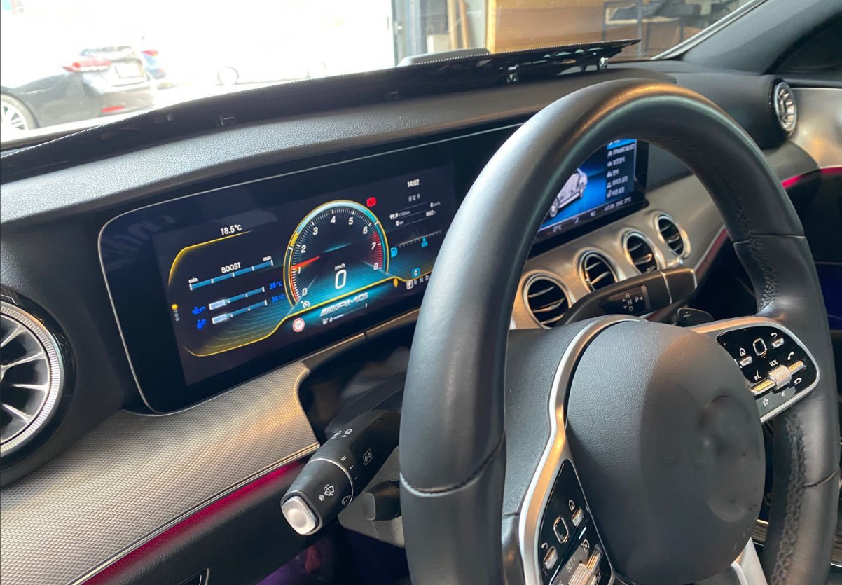 ใหม่ดิจิตอลแดชบอร์ดมัลติมีเดียรถจอแสดงผล LCD Speedometer สำหรับ E Class ...
